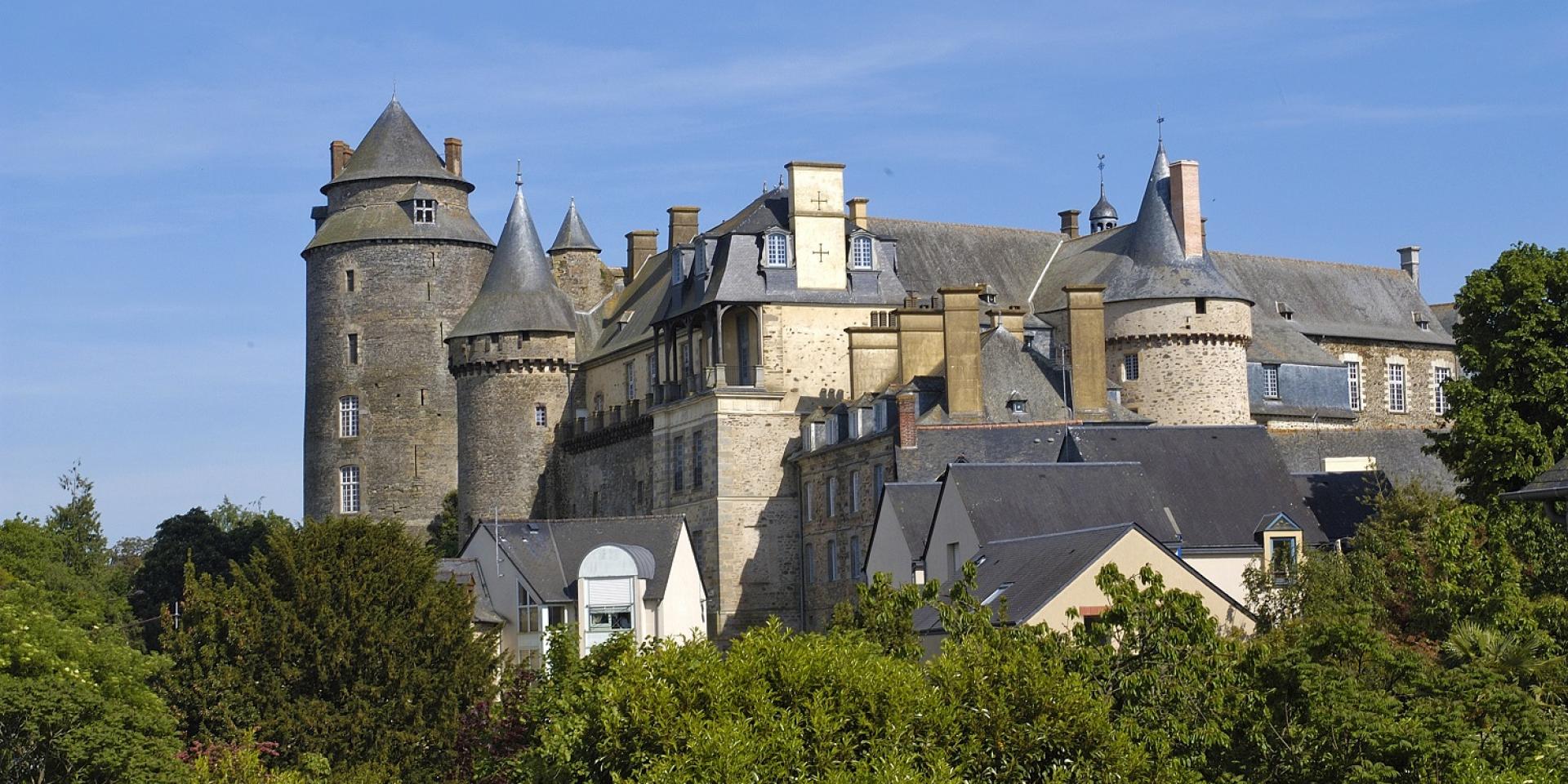 Châteaugiron and its castle overlooking the town