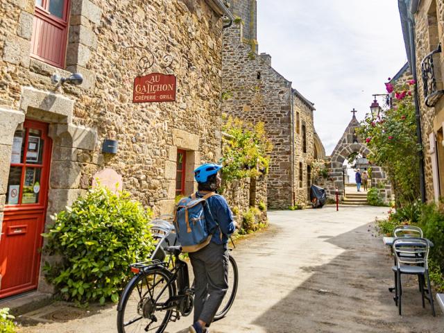 Ruelle du village de Saint-Suliac