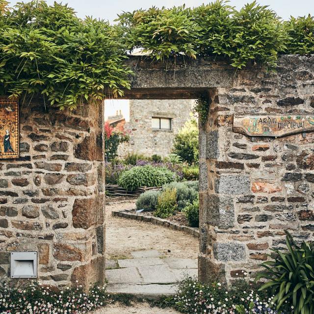 Jardin médiéval à Saint-Aubin-du-Cormier