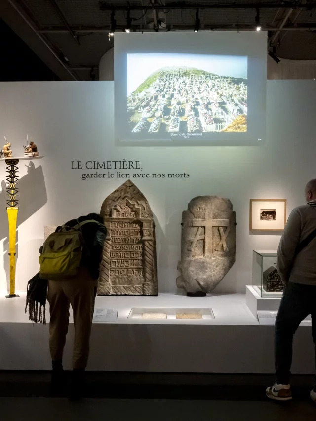 exposition Mourir, quelle histoire ! Les Champs Libres