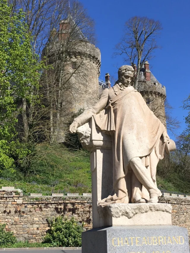 Statue de François René de Chateaubriand - Combourg