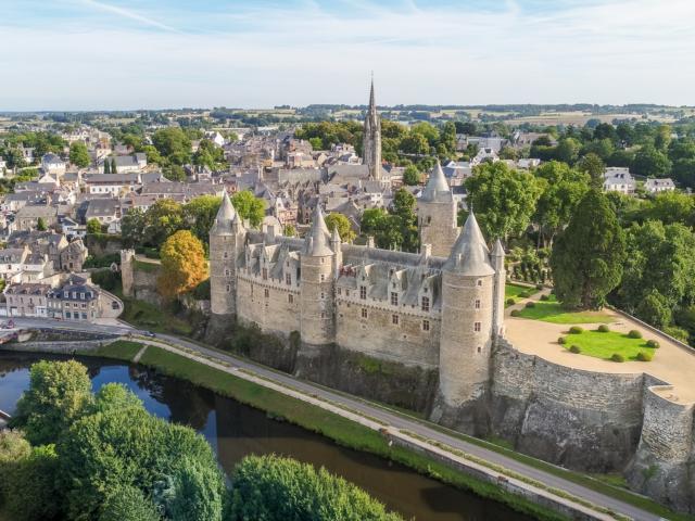 città d'arte, canale da Nantes a Brest, castello, Josselin, Morbihan, Bretagna