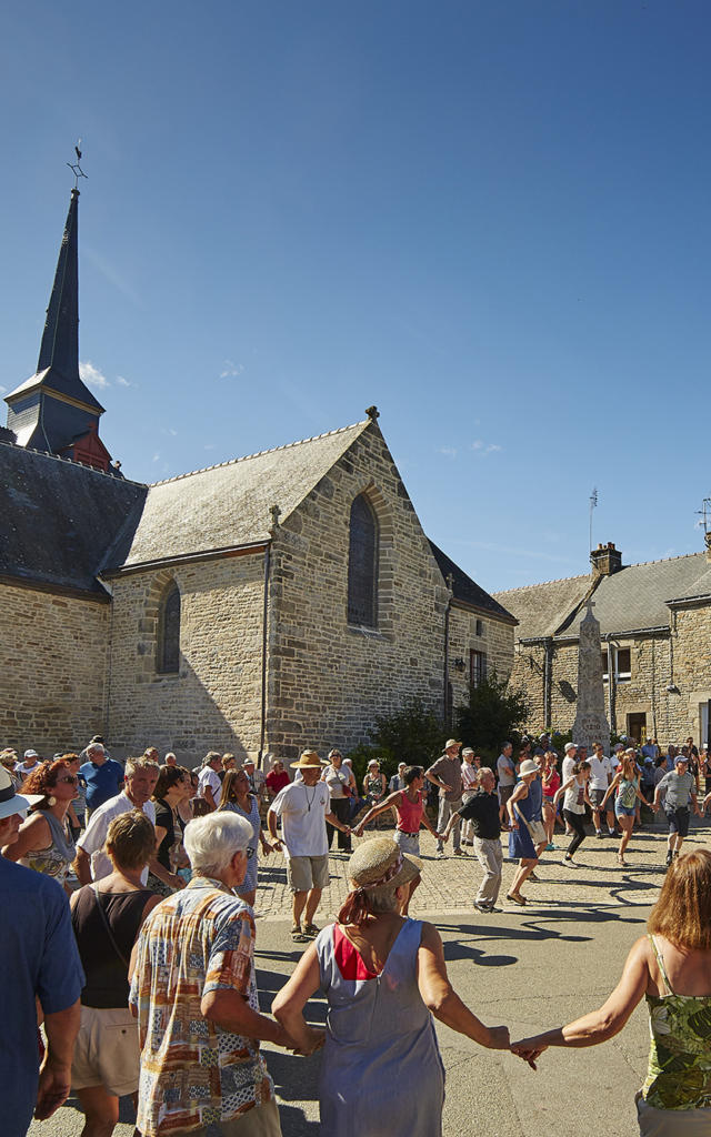 Festival des artisans d'art et salon du modele réduit a Lizio (9 agosto 2015)
