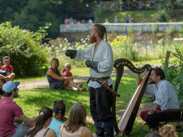 Cuentos bajo los robles del castillo de Comper
