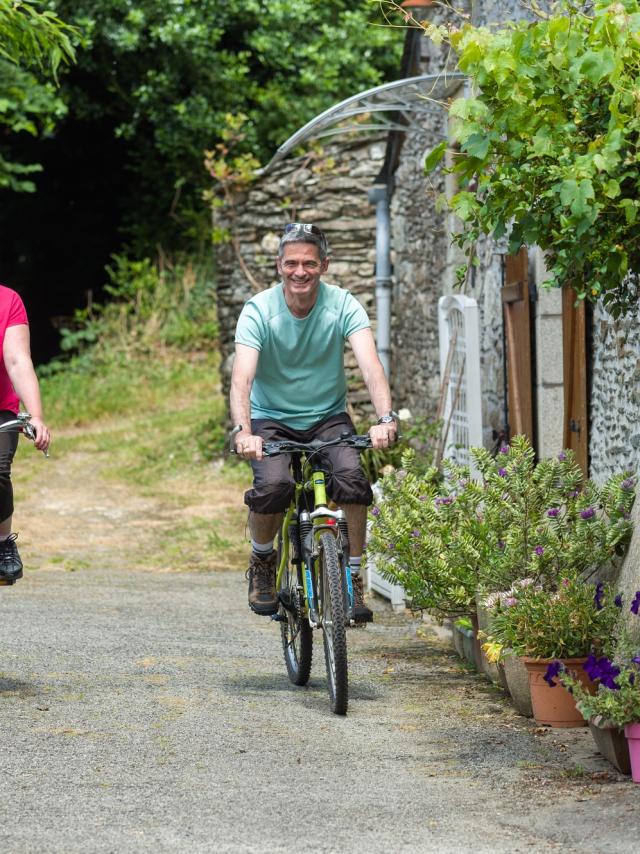 En bicicleta por el Canal de Nantes-Brest