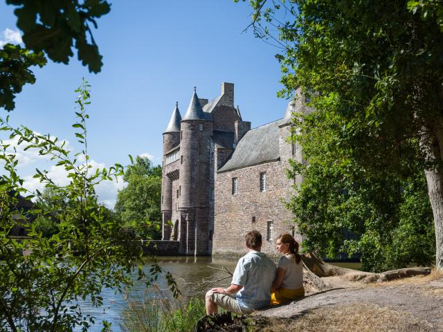 castello leggendario, scisto rosso, Campénéac, Morbihan (56), Bretagna