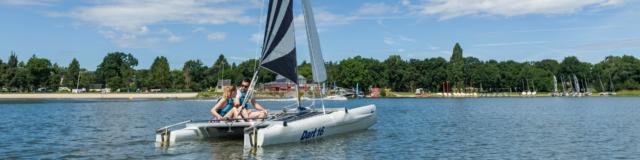 activités nautiques sur le lac au Duc, trimaran club nautique