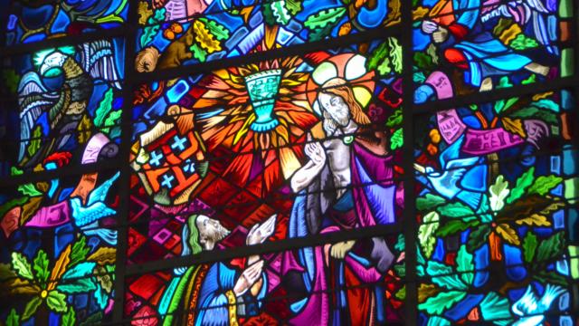 église de Tréhorenteuc ou Eglise du Graal, le vitrail de la Table Ronde