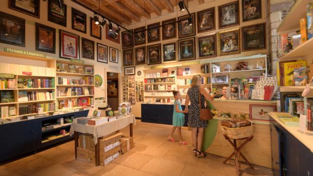 Librairie du Centre de l'Imaginaire Arthurien au château de Comper à Concoret