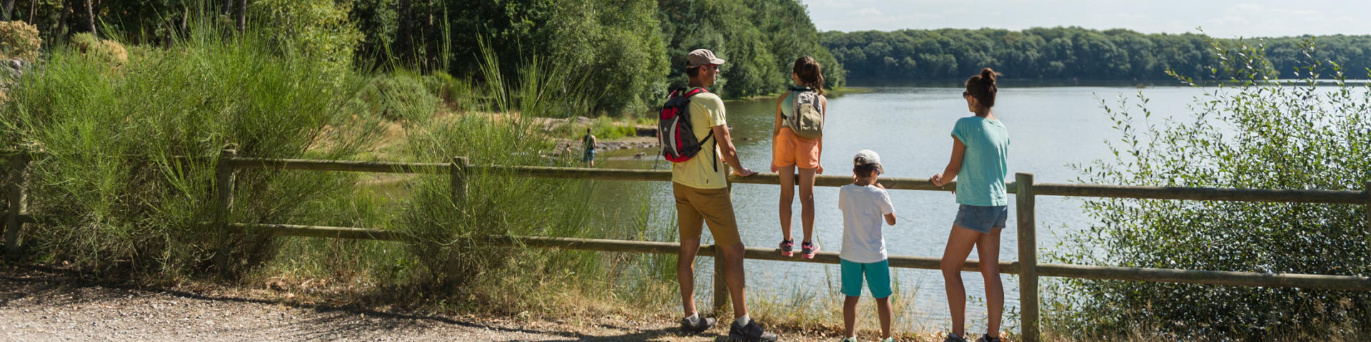 Familia en el lago de Trémelin