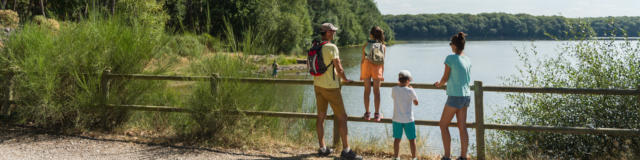 Famille au lac de Trémelin