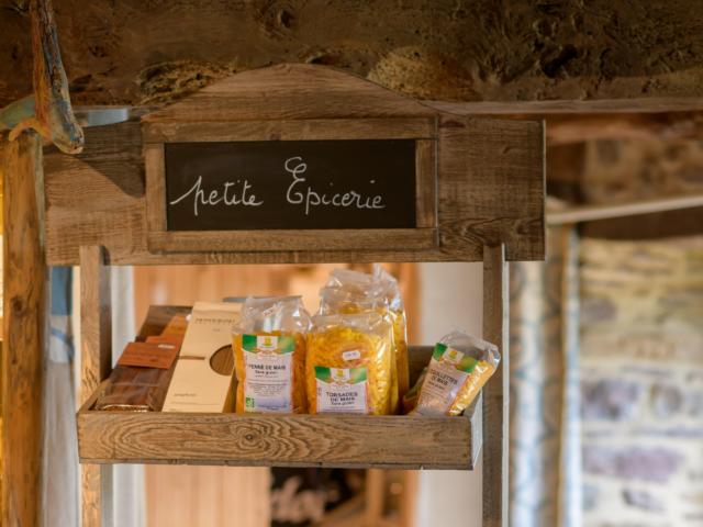 Produits locaux à la maison des sources à Tréhorenteuc