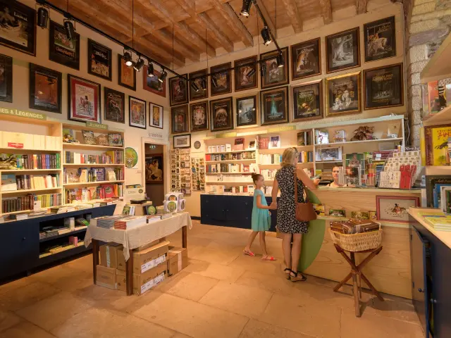 Librairie du Centre de l'Imaginaire Arthurien au château de Comper à Concoret