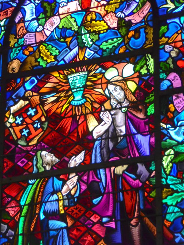 église de Tréhorenteuc ou Eglise du Graal, le vitrail de la Table Ronde