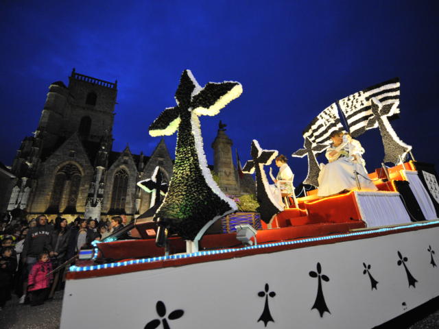Parade Nocturne carnaval Ploërmel char breton