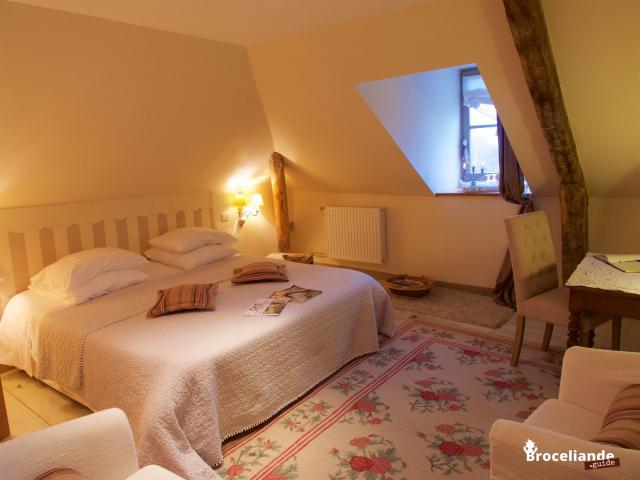 chambre-chateau-du-pin-credit-photo-philippe-boussin.jpg