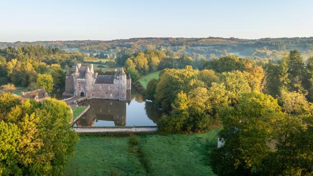 chateau de Trécesson - aus der Luft gesehen - Campénéac - Brocéliande