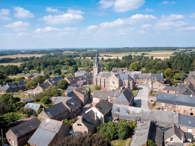 Vue aérienne bourg Concoret