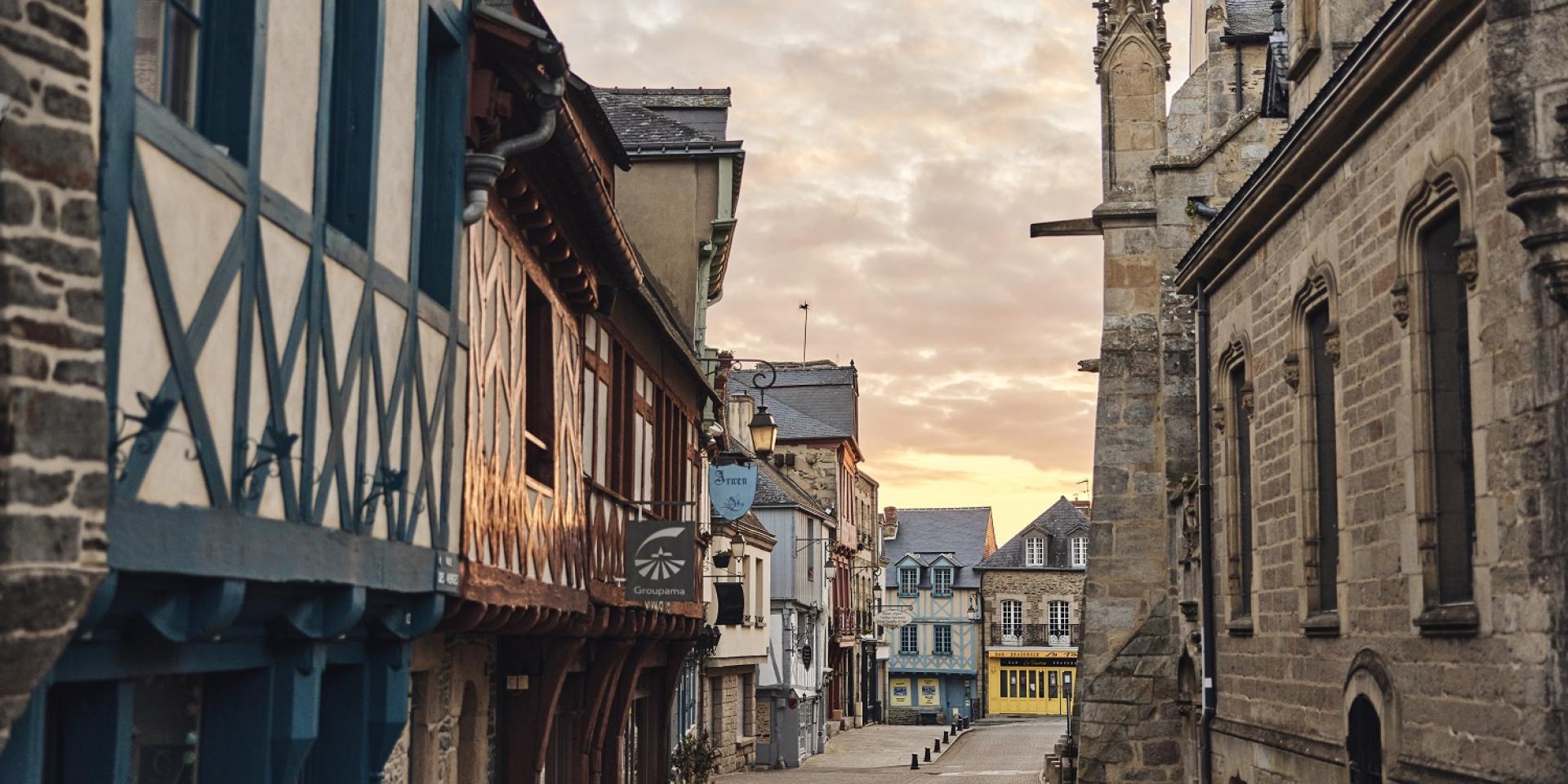 Josselin Fachwerkhaus gepflasterte Gasse