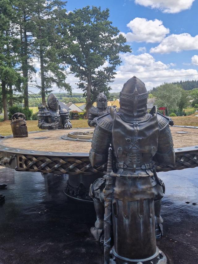 la table ronde des nouveaux chevaliers Néant-sur-Yvel