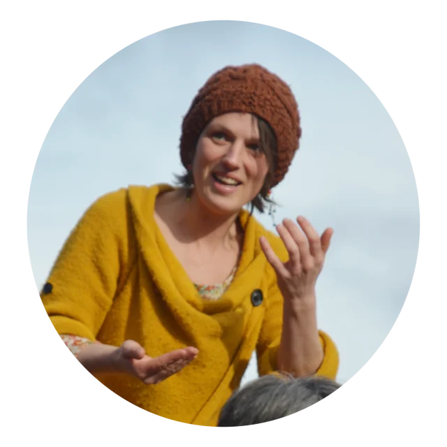 Camille Rousselle, conteuse en Brocéliande