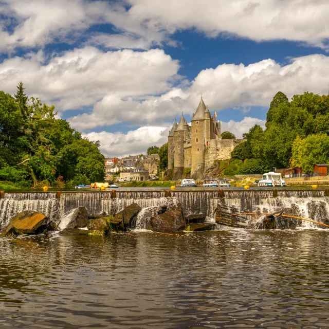 canal de Nantes à Brest - Josselin - château - été