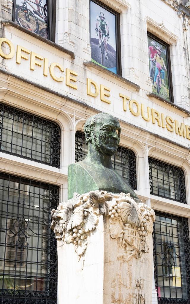 Statue de Brillat Savarin devant l'Office de Tourisme à Belley