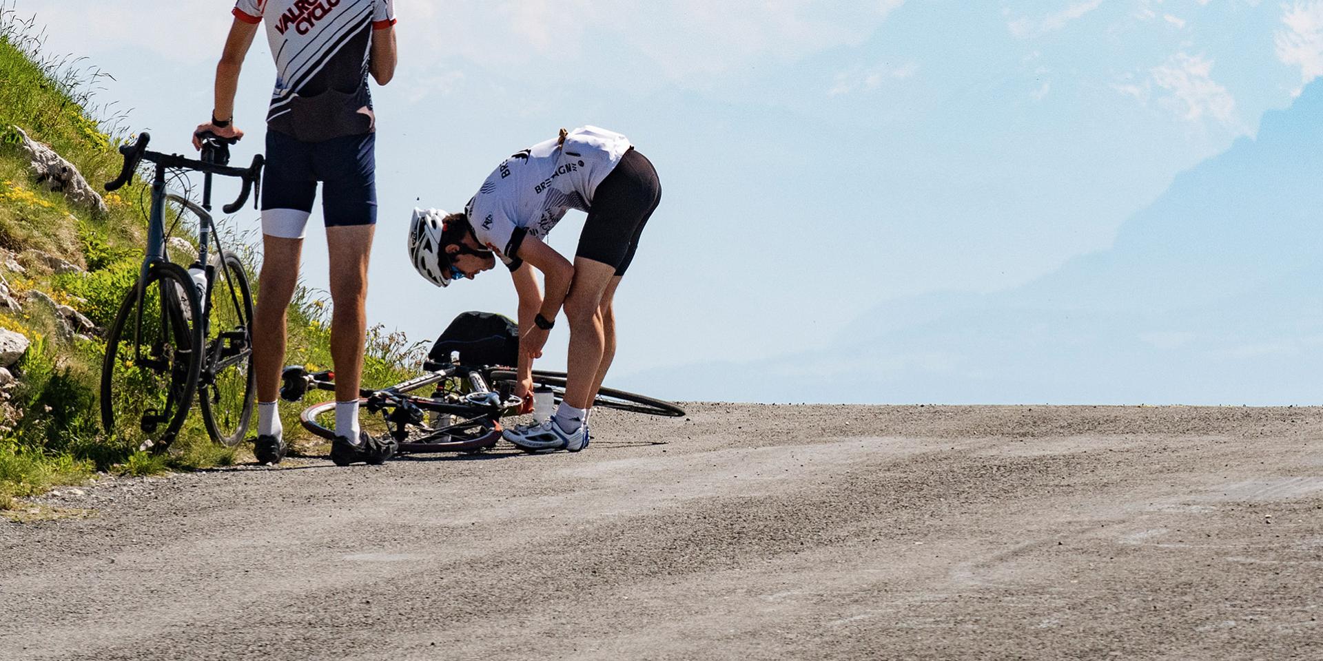 Cyclistes au sommet du Grand Colombier
