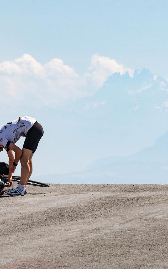 Cyclistes au sommet du Grand Colombier