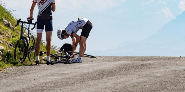 Cyclistes au sommet du Grand Colombier