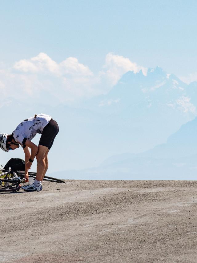 Cyclistes au sommet du Grand Colombier