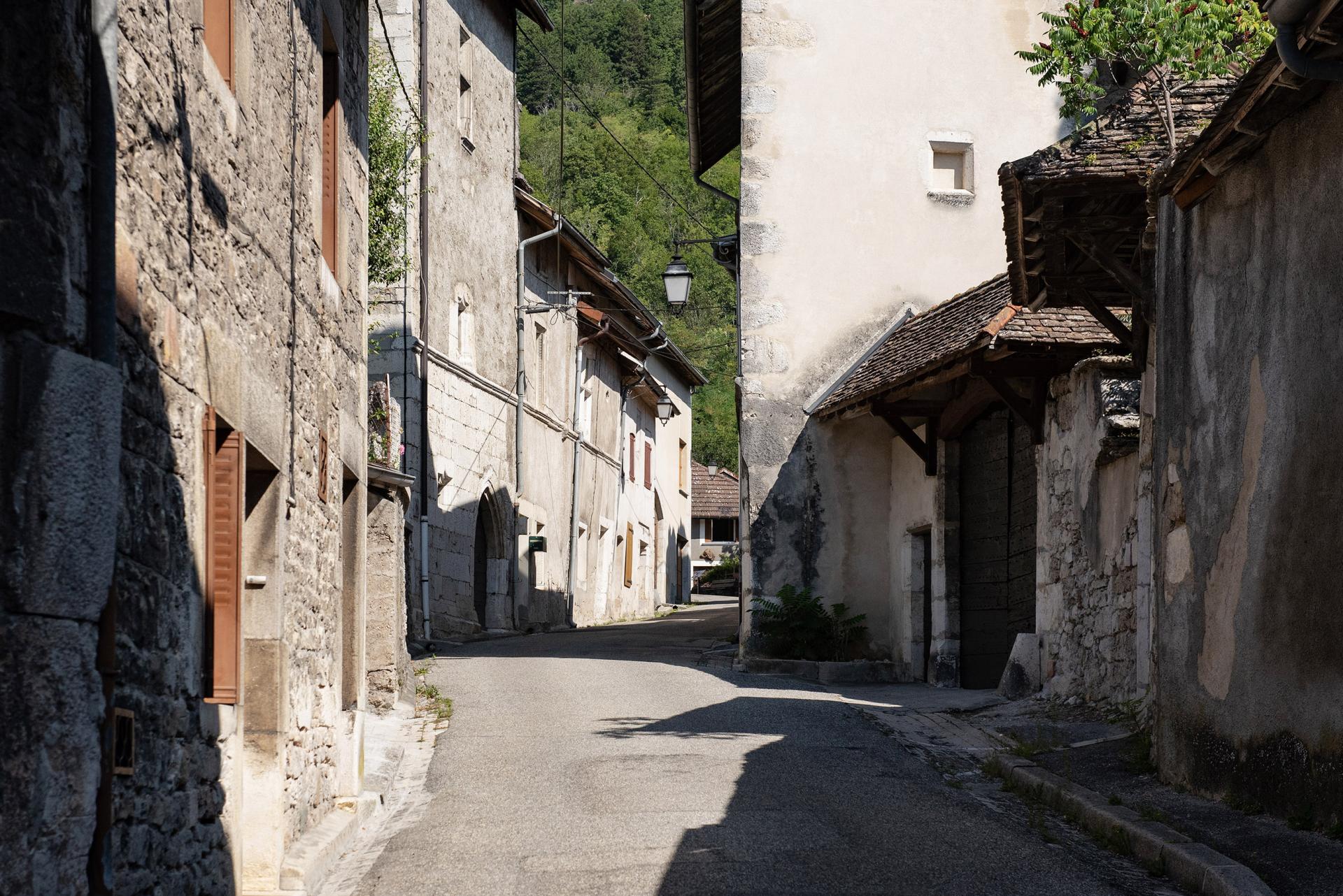 Rue du Montet, quartier historique de Virieu-le-Grand