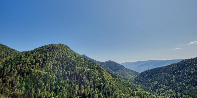Vue depuis le Chalet d'Arvières dans le massif du Grand Colombier