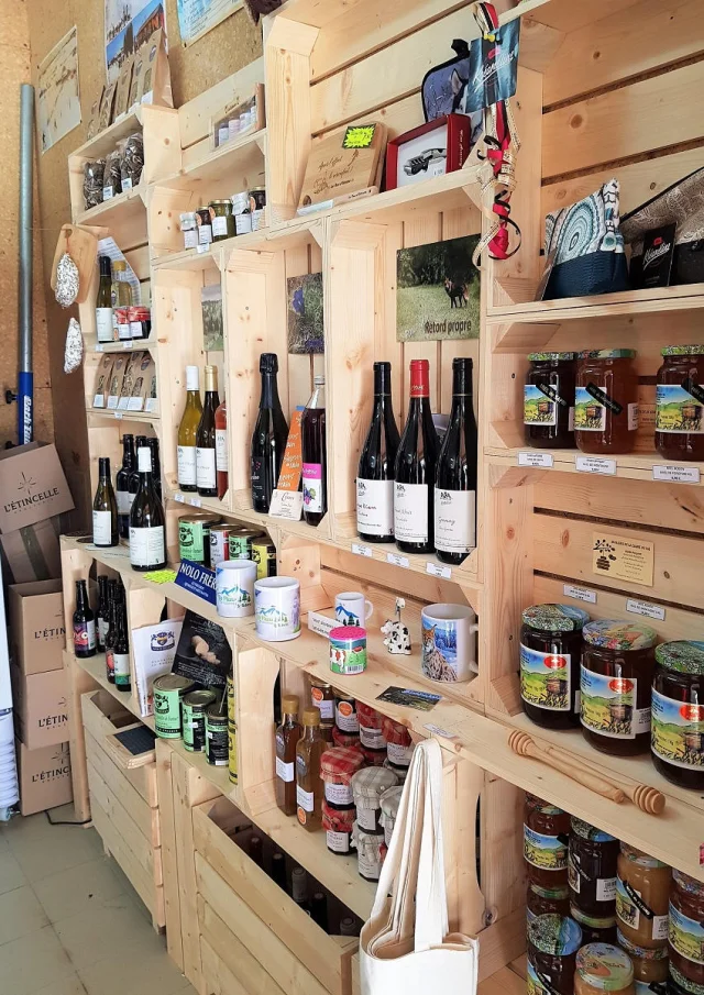 Boutique de produits locaux aux Plans d'Hotonnes