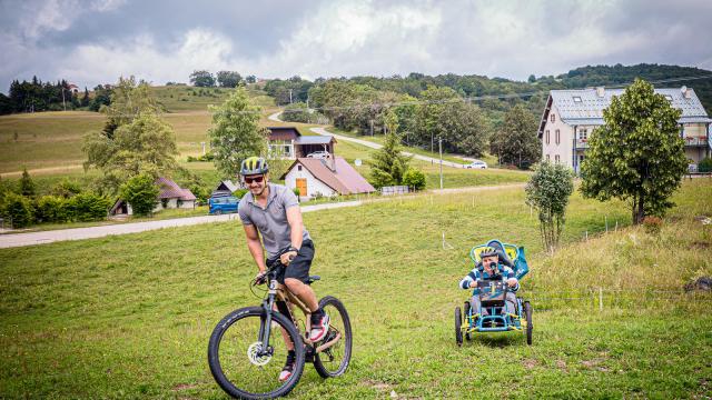 Activité fauteuil tout terrain - Quadrix en location chez Servi'Nature aux Plans d'Hotonnes