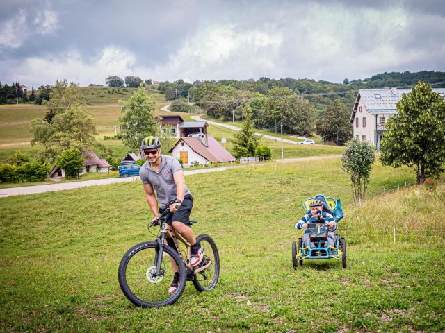 Activité fauteuil tout terrain - Quadrix en location chez Servi'Nature aux Plans d'Hotonnes