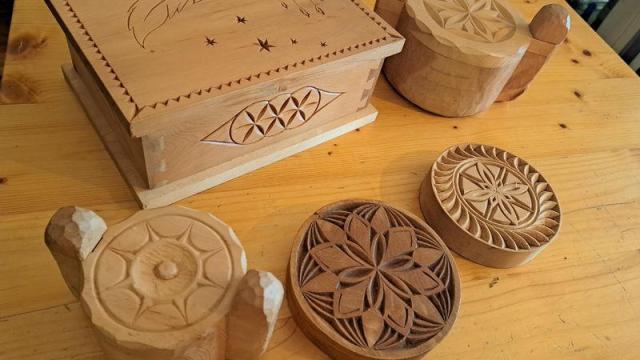 Scintiller au fil des saisons : initiation à la sculpture au couteau et vente d'objets en bois sculpté