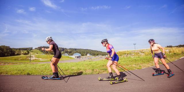 Stage de rollerski au stade de biathlon des Plans d'Hotonnes en été