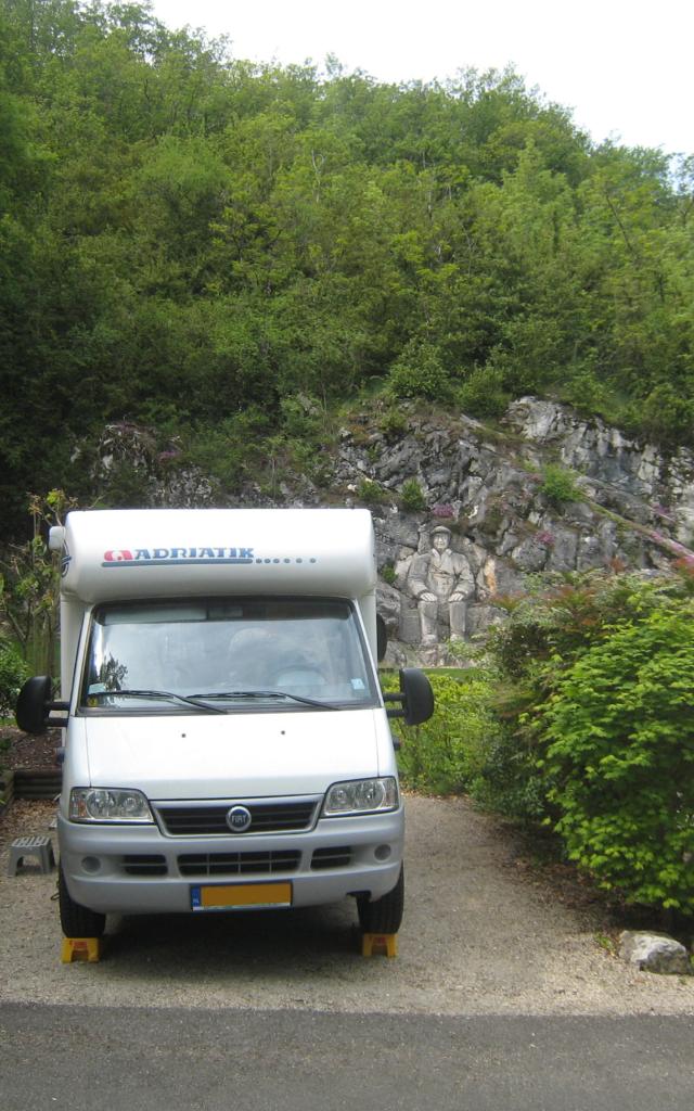 Vongnes-aire-de-camping-cars-Caveau-Bugiste-3.jpg