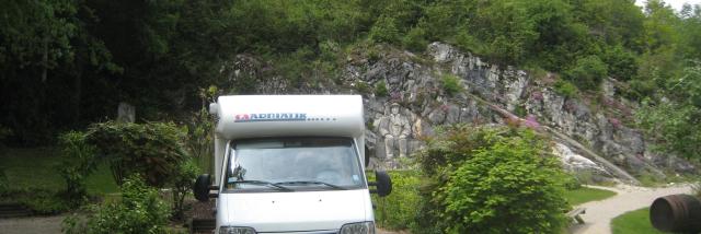 Vongnes-aire-de-camping-cars-Caveau-Bugiste-3.jpg