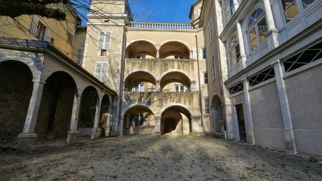 Cour de la Maison Natale de Brillat Savarin