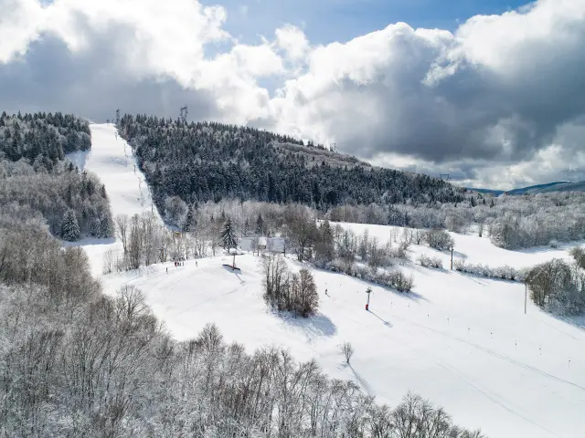 Winter activities on Les Plans D'Hotonnes - Plateau de Retord