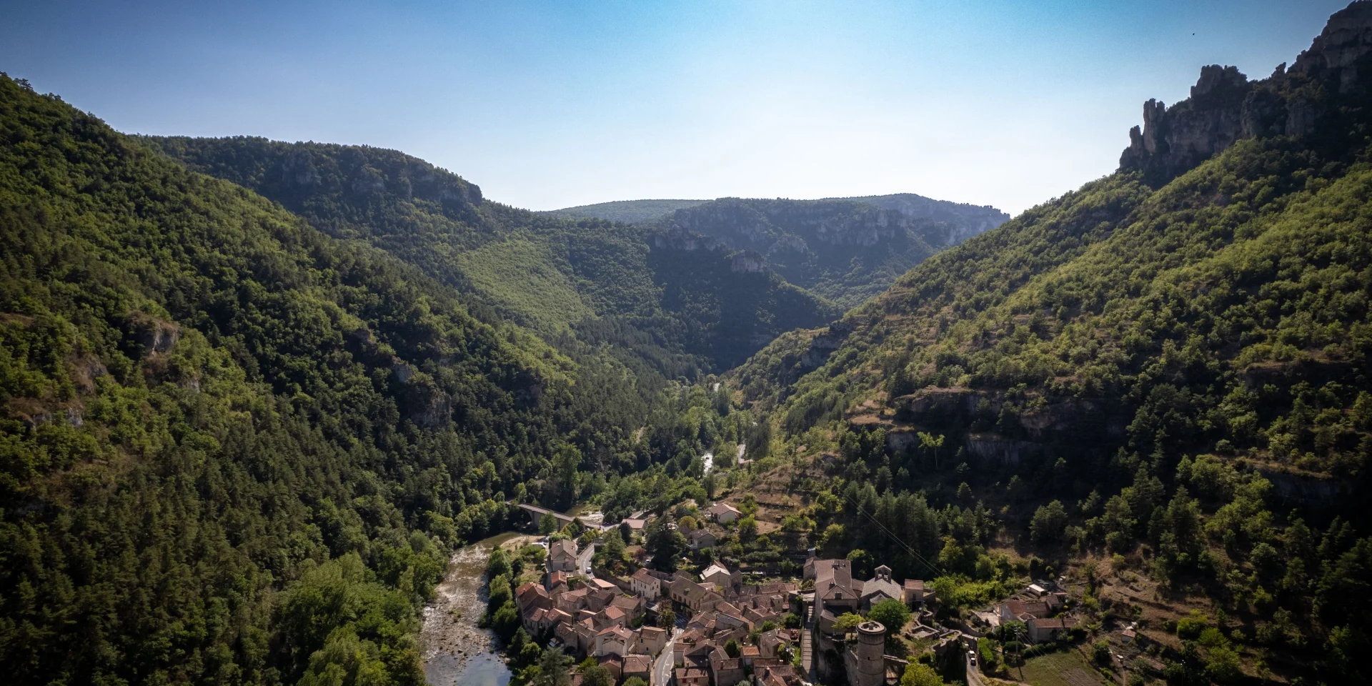 Eau Paysage La Roque Enzoplanes Min