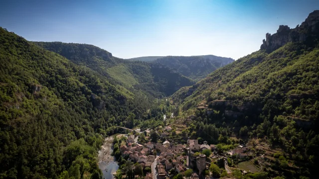 Eau Paysage La Roque Enzoplanes Min