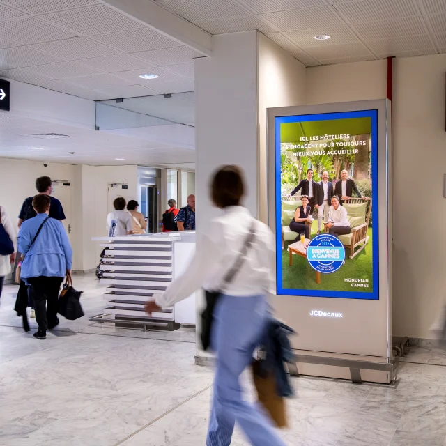 La charte bienvenue à Cannes fait campagne à l'aéroport de Nice Côte d'Azur