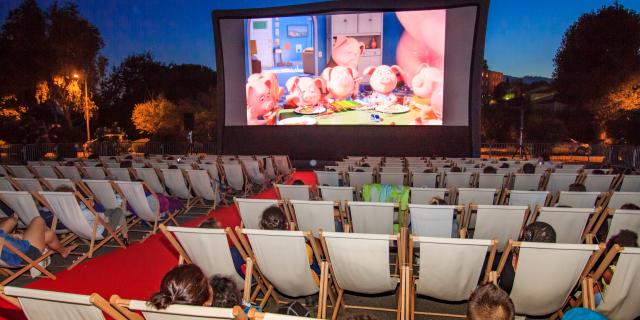 Cinéma en plein air projection dessin animé