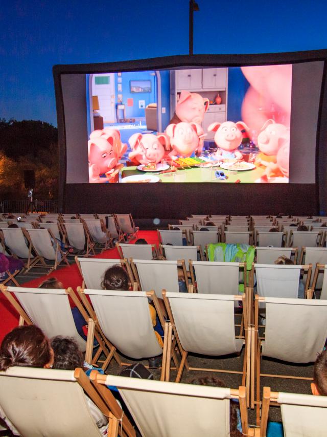 Cinéma en plein air projection dessin animé
