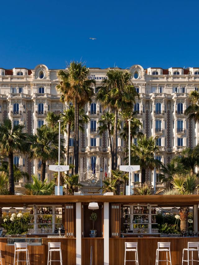 Façade Hotel Carlton