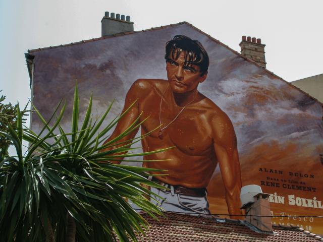 mur-peint-alaindelonmairiedecannes.jpg
