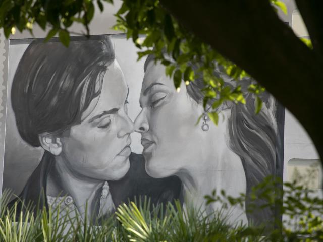 mur-peint-baisermairiedecannes.jpg